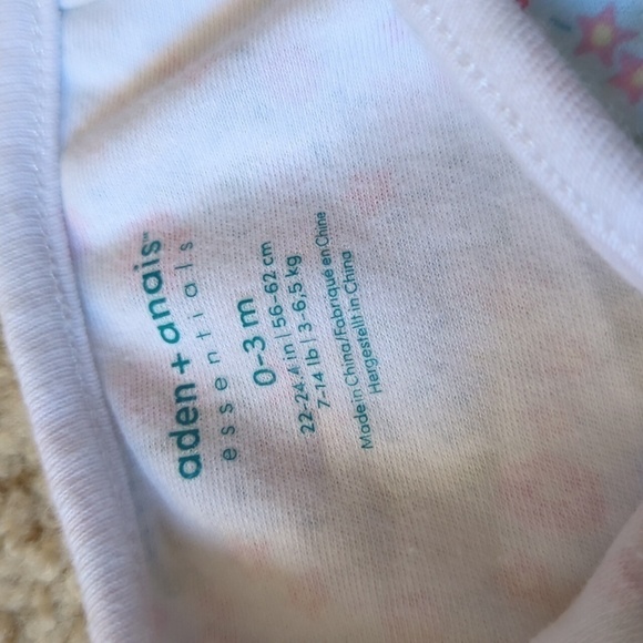 Aden + Anais Essentials Blue Floral Swaddle Size 0-3 Months - Picture 6 of 9